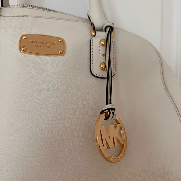 Michael Kors large white purse - Picture 3 of 3